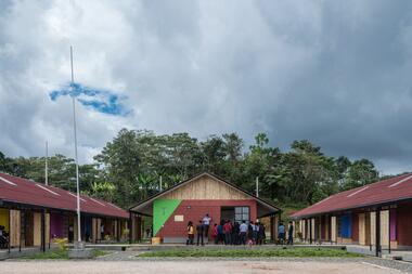 Escola primária e secundária El Huabo / Semillas