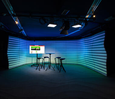 Galería de Primer estudio de filmación impreso en 3D integra iluminación LED inteligente  - 17