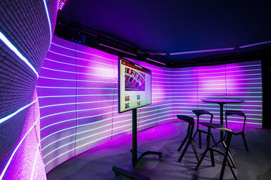 Galería de Primer estudio de filmación impreso en 3D integra iluminación LED inteligente  - 19