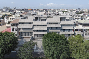 台湾最南端地区，坡屋顶之家  / Behet Bondzio Lin Architekten
