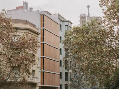 SARDENYA 356 Apartments / Atienza Maure Arquitectos