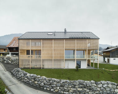 Casa multigeneracional con vistas / MWArchitekten