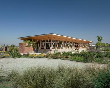 Casa Muros Curvos / Schwember García-Huidobro Arquitectos