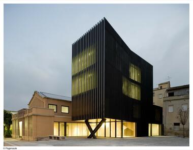 Ferreries 文化中心 / [ARQUITECTURIA]