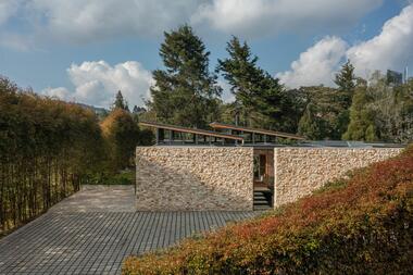 Casa Entrebosques / Green Mecano