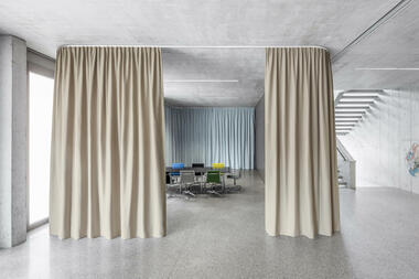 Tecidos seguros para design de interiores: repelentes, acústicos e à prova de fogo