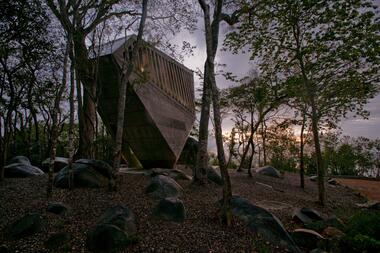 Capilla del Atardecer / BNKR Arquitectura