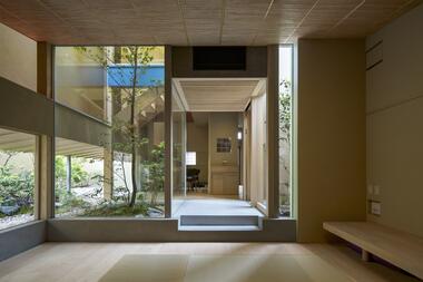 Casa em Minami-Senri / FujiwaraMuro Architects