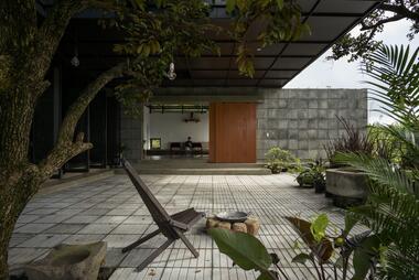 Que Son House / BOW.atelier + KAN