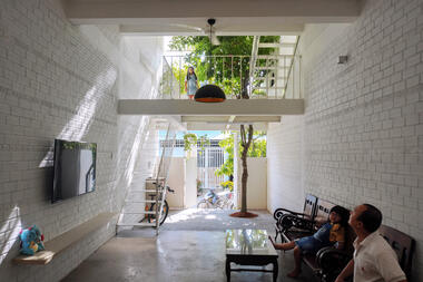 Casa Caixa Vazia / TAA DESIGN