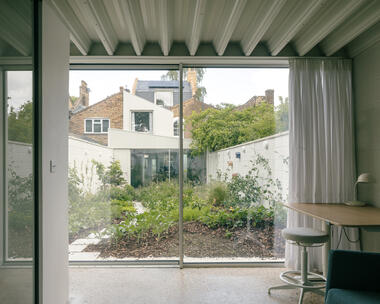 Gallery of White Patio House / Pashenko Works  - 15
