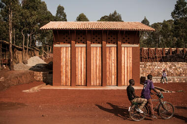 Construyendo con residuos: Transformando tierra excavada en arquitectura