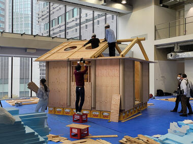 Shigeru Ban presenta prototipo actualizado de vivienda temporal en respuesta al terremoto entre Turquía y Siria