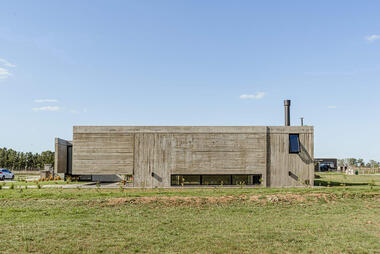 Casa Bombai / TIM ARQUITECTOS