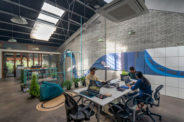 Gallery of KAARYASHALA Office / AANGAN Architects  - 13