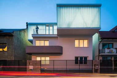 Casa E / EXHIBIT Arhitectura