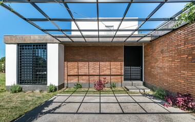 Casa da Lagoa / Troyano Arquitetura