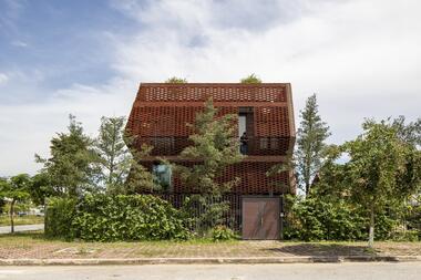Casa nido de azulejos / H&P Architects