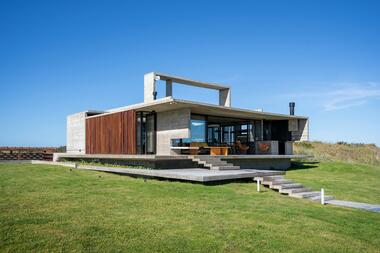 Médanos House / Besonias Almeida Arquitectos