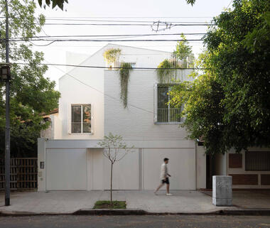 Casa Vedia  / BHY arquitectos