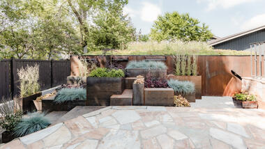Jardín garaje / Studio North