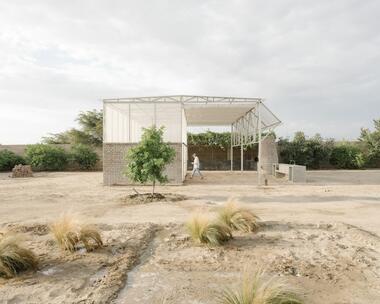 Un invernadero para la coexistencia de plantas y humanos en El Carmen, Perú / salazarsegueromedina