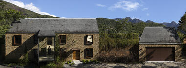 Gallery of Stone House / Architectare  - 7