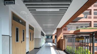 Gallery of Shenzhen Middle School / Huayi Design  - 13