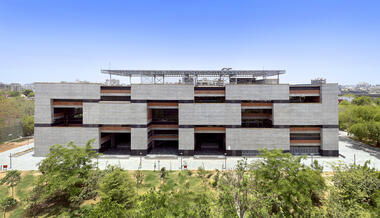 艾哈迈达巴德大学中心 / Stephane Paumier Architects