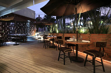 Restaurant El Mercat / Arqmov Workshop