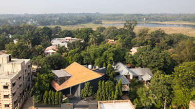 Arthshila – Cultural Adaptation Re-using Private Infrastructure / Abin Design Studio