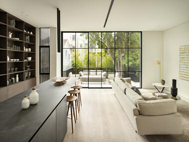 Residencia 363 / Carbonell Architecture + MKD design
