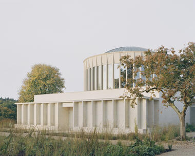 Complexo do Templo / James Gorst Architects