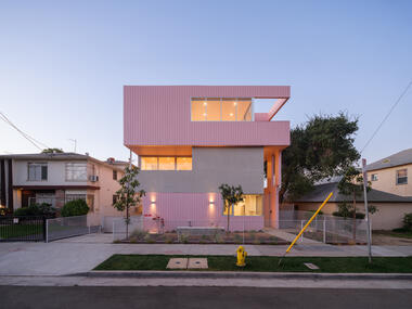 The Axolotl Housing / Yu2e