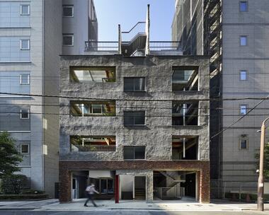 神田锦町 SAISEI 办公大楼 / Saisei Kenchiku Laboratory