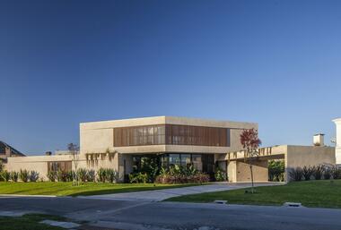 Casa Cacho / Estudio Grizzo Arquitectos