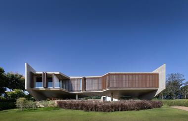 Casa Berkut Baroneza / Yuri Vital