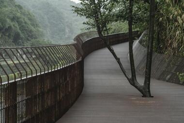 Sendero The Dark Line / mICHELLE & mIQUEL + dAVISION