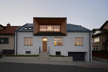 Gallery of The House in the Suburbs / ORA  - 1