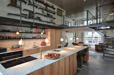 One-and-a-half-floor House	 / studio SAAM