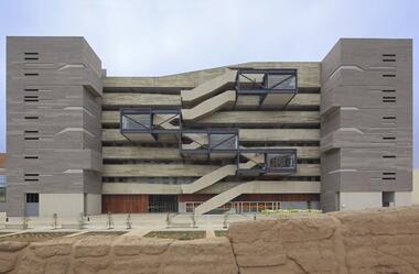 Edificio de Aulas de Ingeniería y Ciencias PUCP / Llosa Cortegana Arquitectos