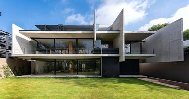 Casa Pátios / Ricardo Yslas Gámez Arquitectos