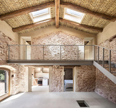 Reinventando la historia: 20 renovaciones notables de casas de piedra en España