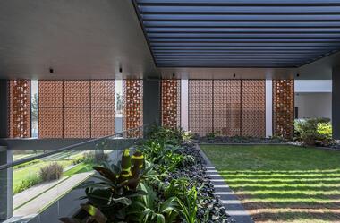 Gallery of Manjodaya House / Ecumene Habitat Solutions  - 14