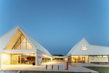 Gallery of Pet Resource Center / RA-DA  - 7