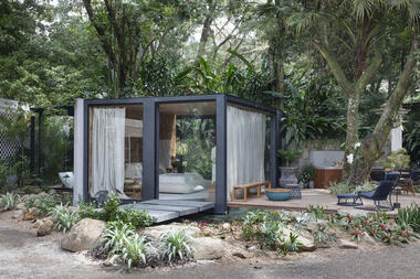 Refugio del Lago / Leila Dionizios