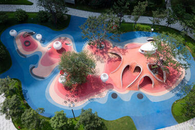 Parque infantil Red Dunes Playtopia / Xisui Design