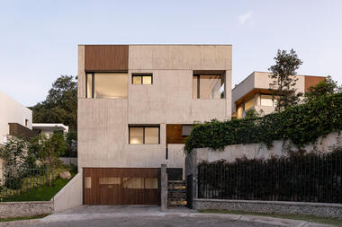 Casa Fragmento / Diez + Muller Arquitectos