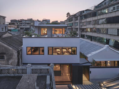 The Youxiong Hotel in Chaozhou Heritage City / Leeko Studio