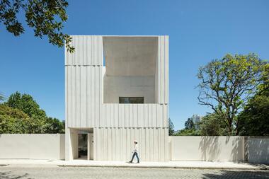 Casa na Boavista / Topos Atelier de Arquitectura